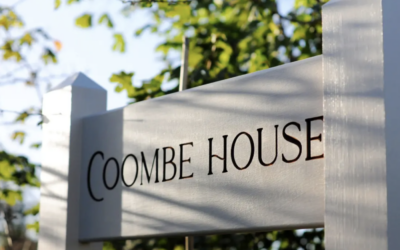 How to Choose the Perfect Bespoke Wooden House Sign for Your UK Home